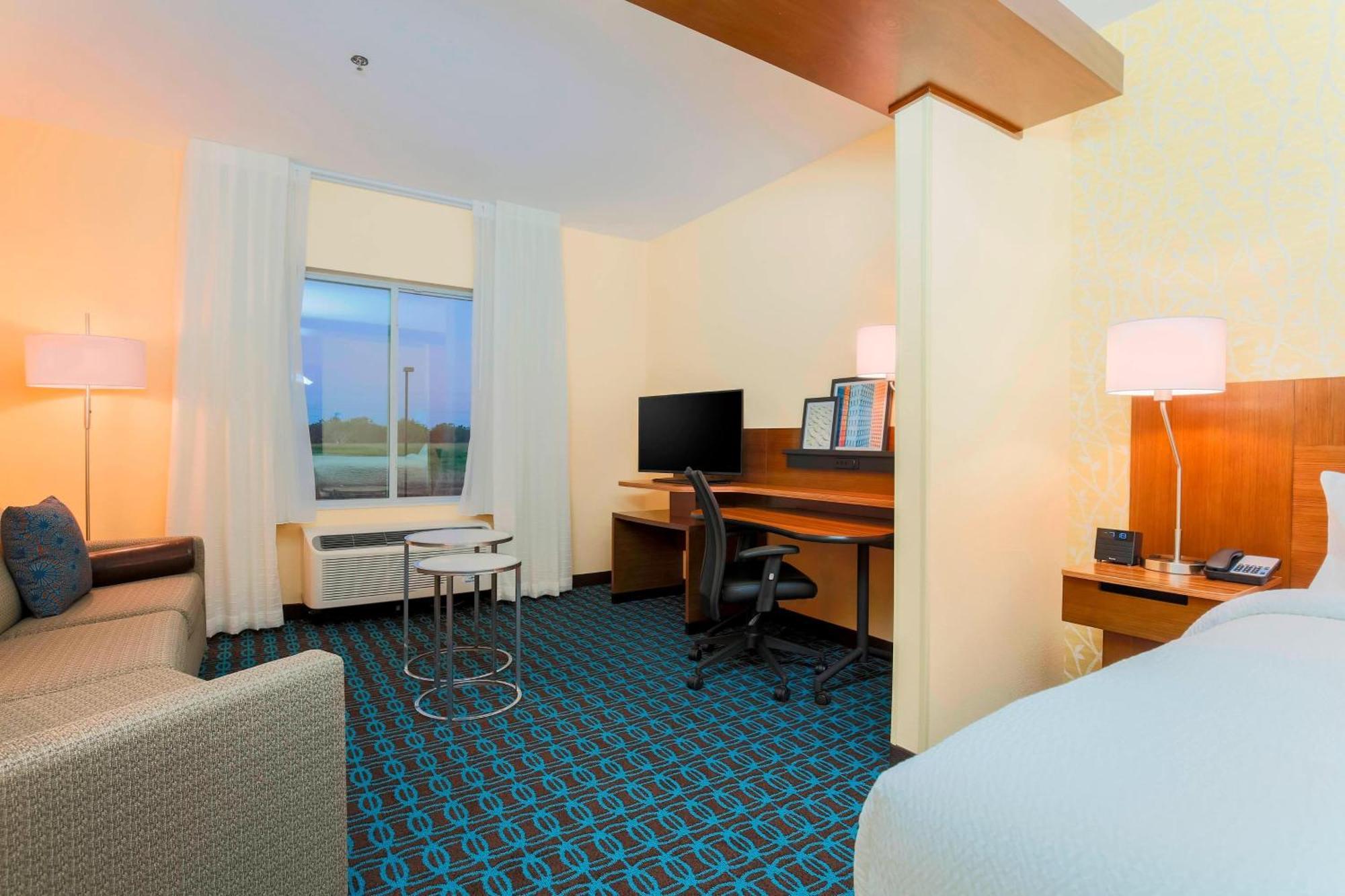 Fairfield Inn & Suites By Marriott Pleasanton Exterior photo