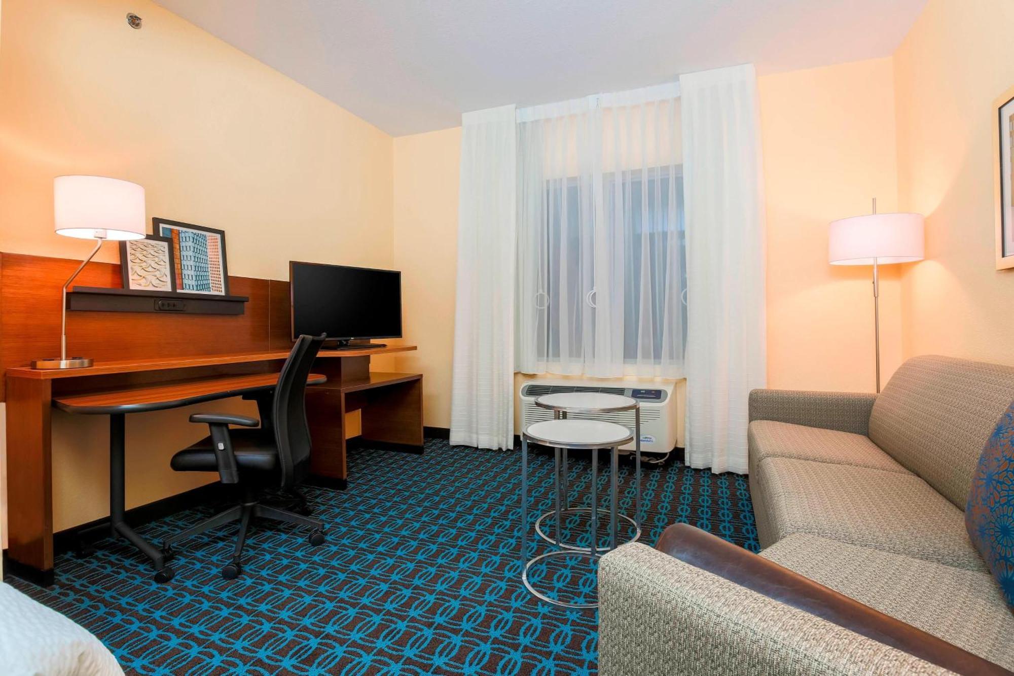 Fairfield Inn & Suites By Marriott Pleasanton Exterior photo