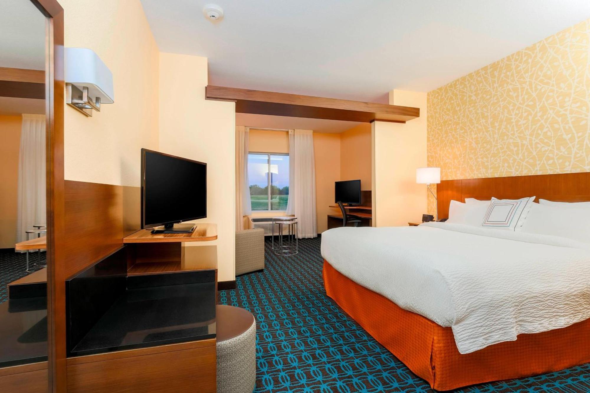 Fairfield Inn & Suites By Marriott Pleasanton Exterior photo