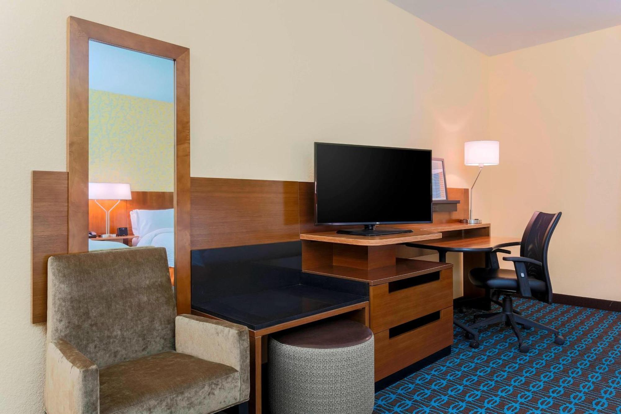 Fairfield Inn & Suites By Marriott Pleasanton Exterior photo