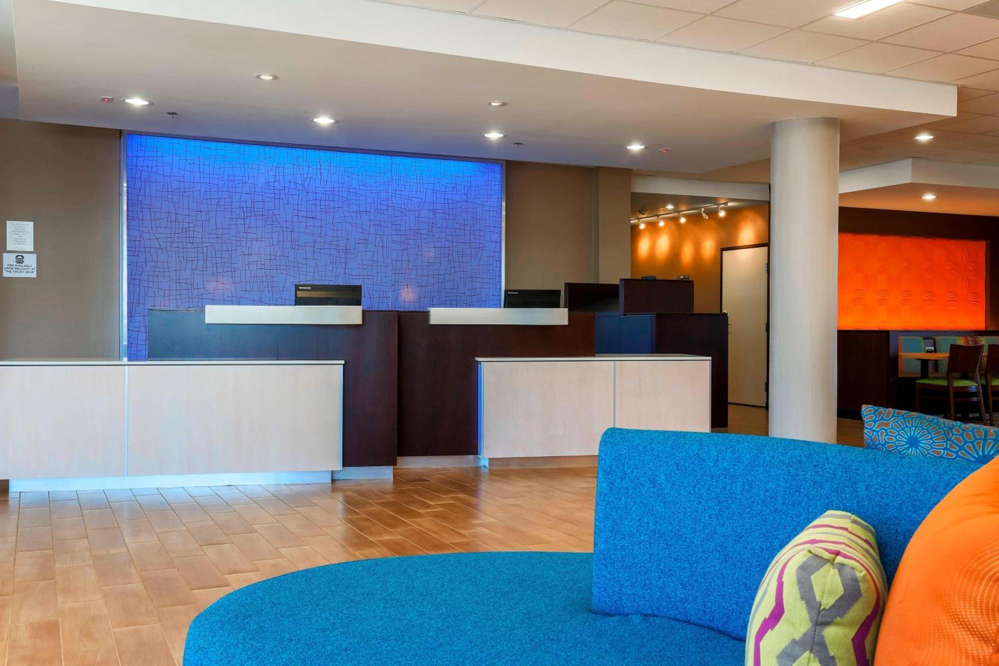 Fairfield Inn & Suites By Marriott Pleasanton Exterior photo